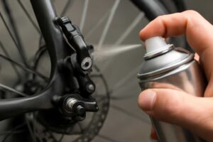 自転車のブレーキ鳴きは100均スプレーで簡単に止められる！
